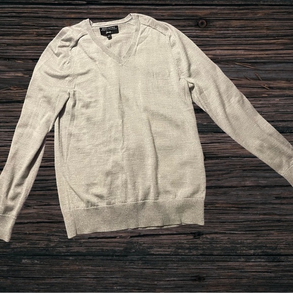 Banana Republic women’s grey knit sweater size mediums. - Picture 1 of 4